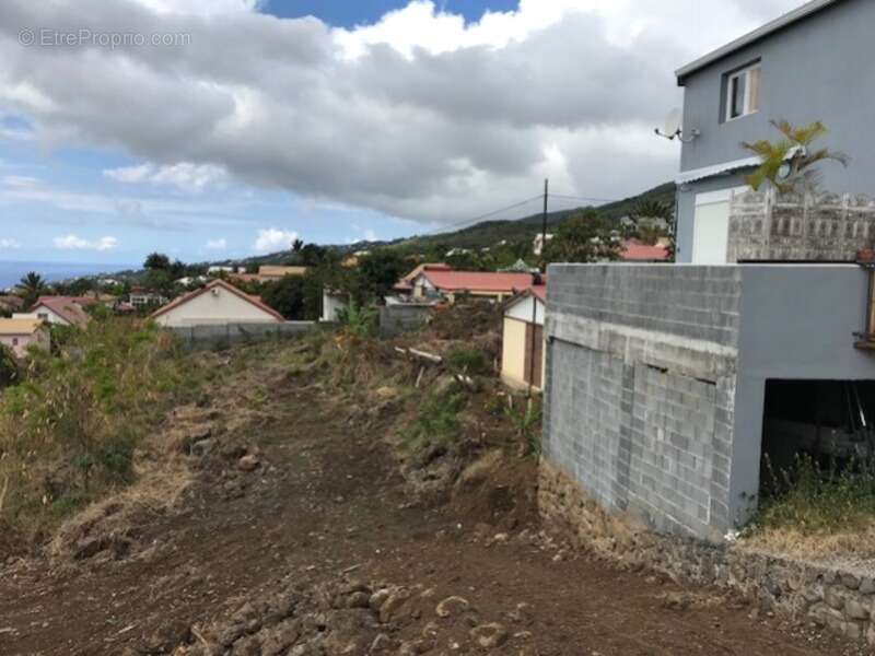 Terrain à LA POSSESSION
