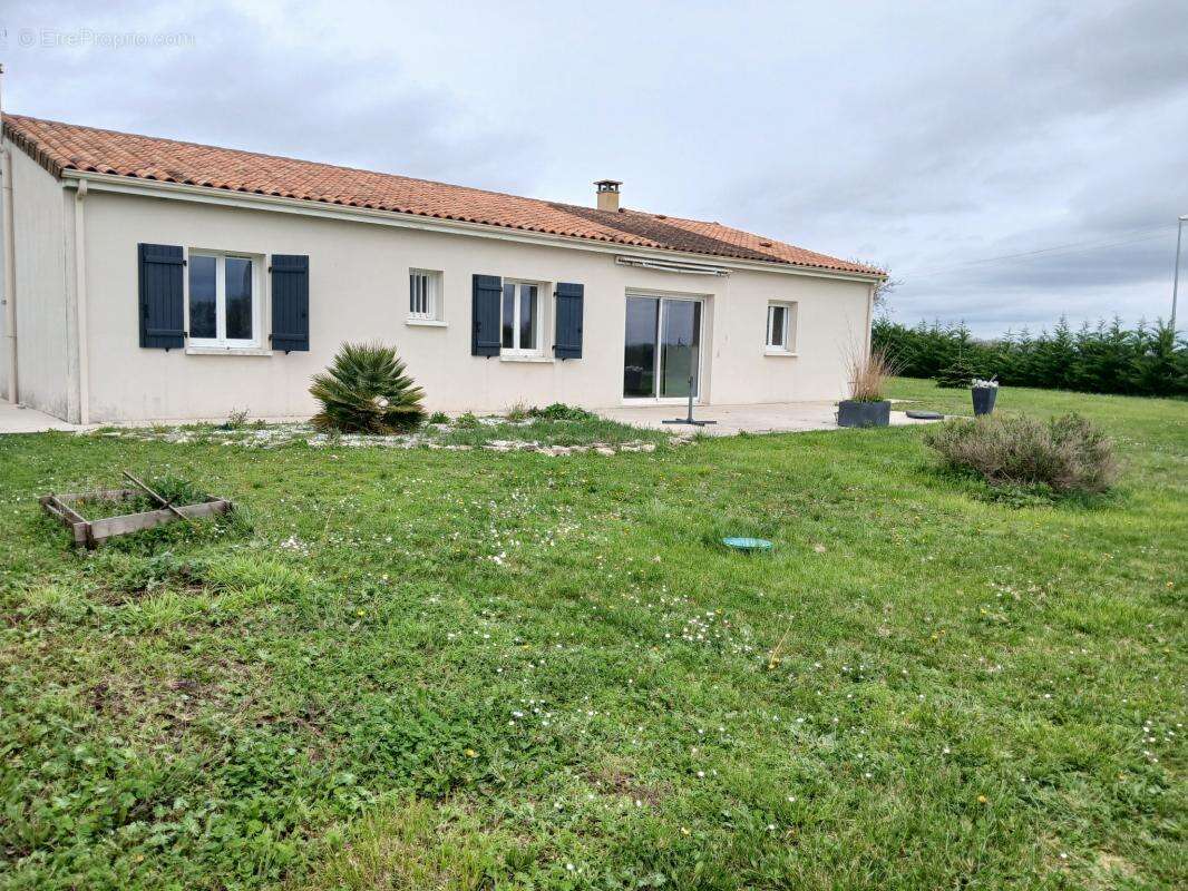 Maison à AUSSAC-VADALLE