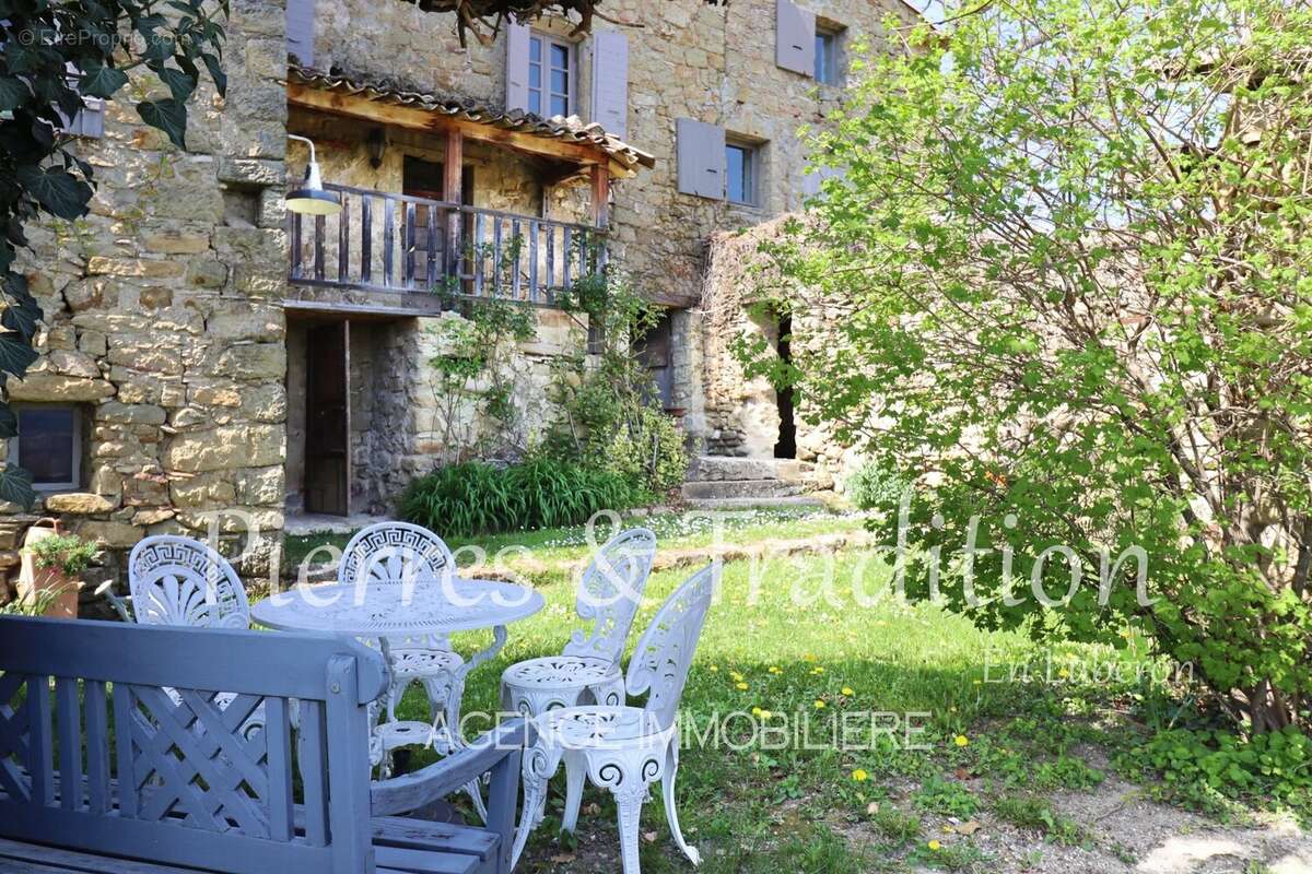 Maison à SIMIANE-LA-ROTONDE