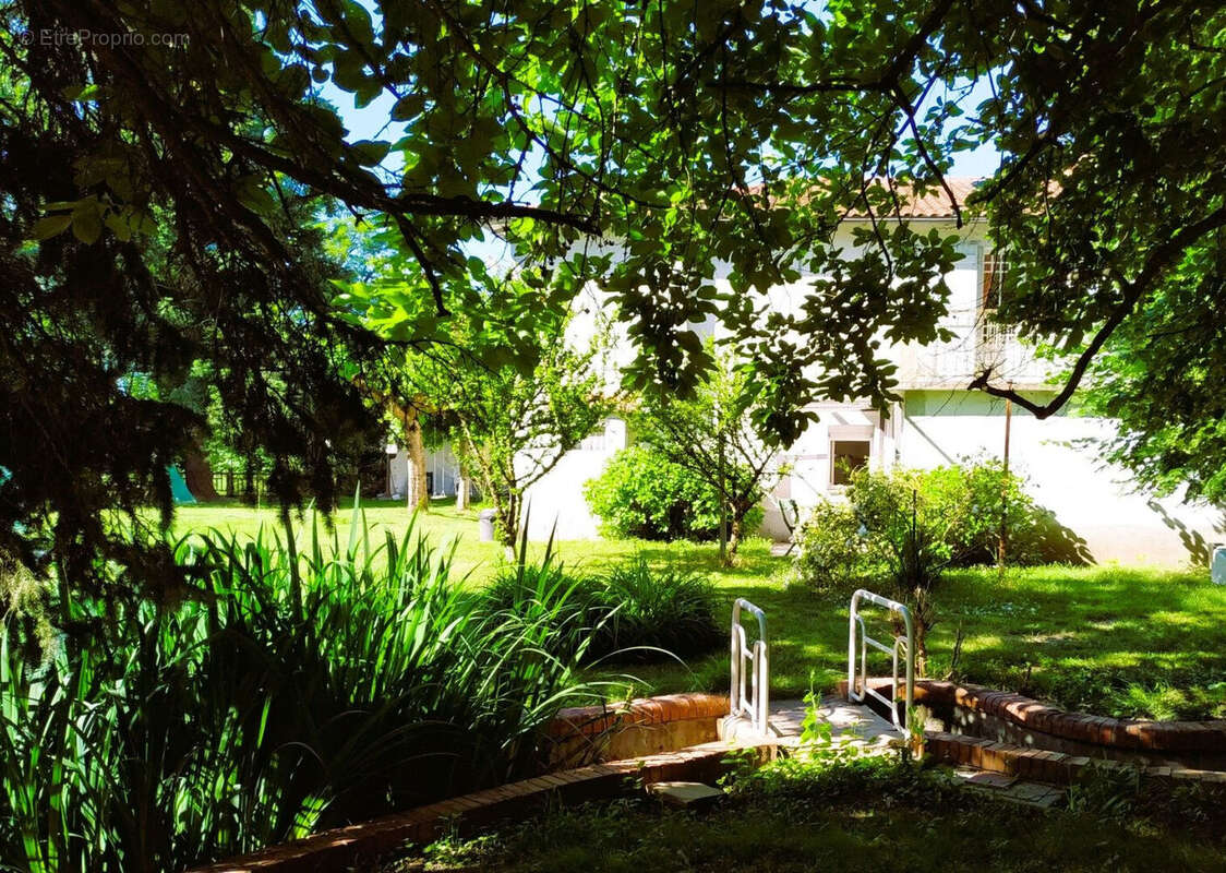 Propriété de caractère et de charme dans parc avec piscine et gites. - photo 12