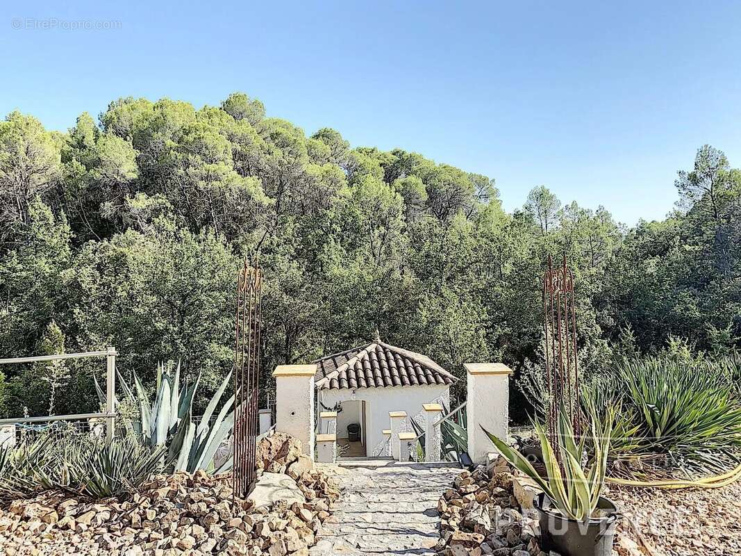 Maison à SAINT-ANTONIN-DU-VAR