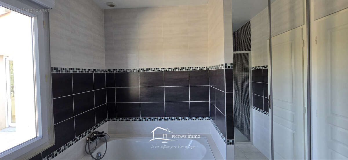 Pavillon plain-pied - double garage - Piscine - Terrain 1907m2 - photo 7