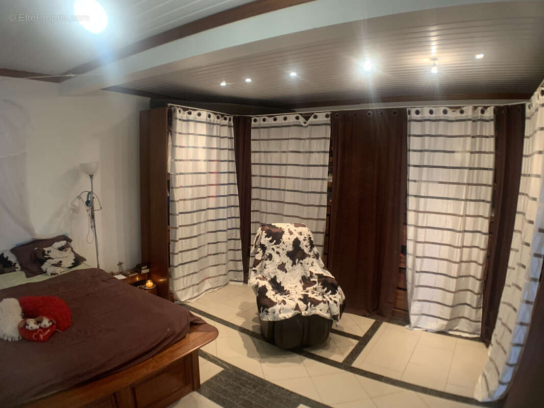 Maison à REMIRE-MONTJOLY