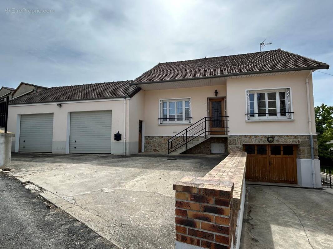 Maison à FESTIGNY