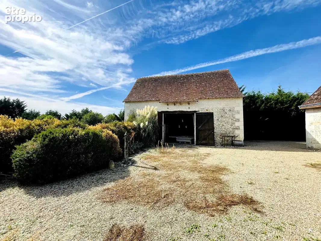 CUSSAY  - Le charme de la pierre, une vie de plain-pied et de belles dépendances - photo 4