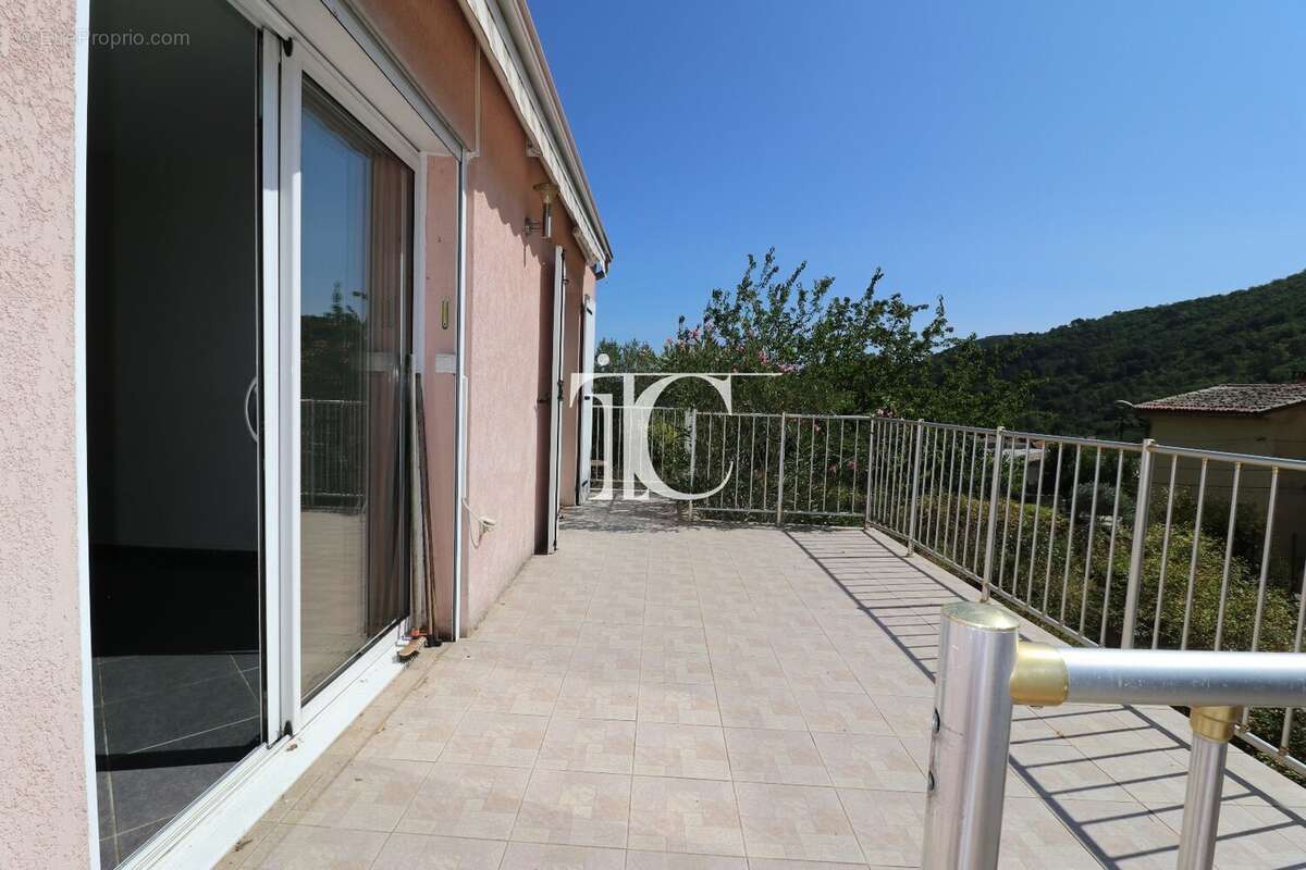 Villa plain pied sur 490 m² clos avec jolie vue - photo 2