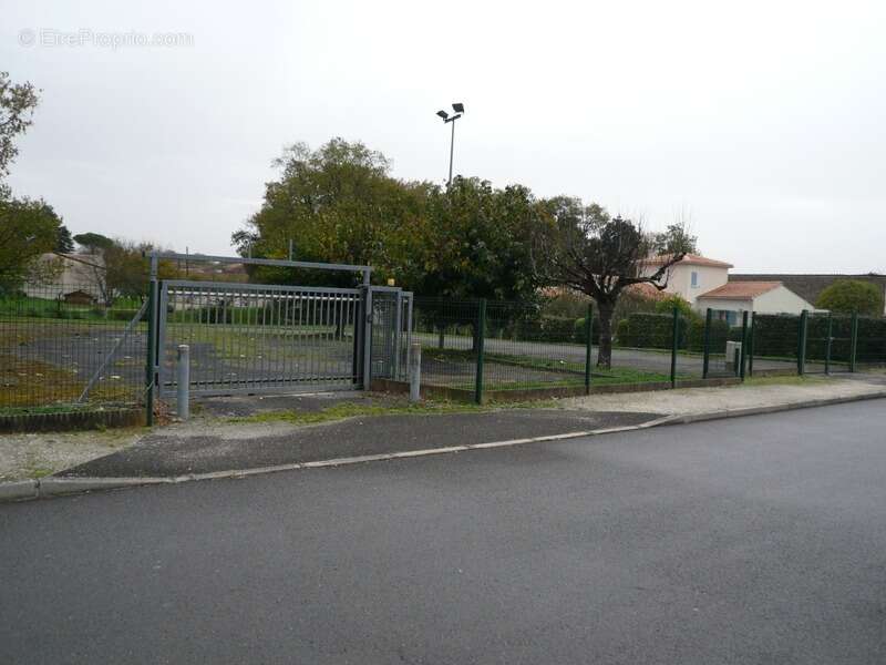 Terrain à CHATEAUBERNARD