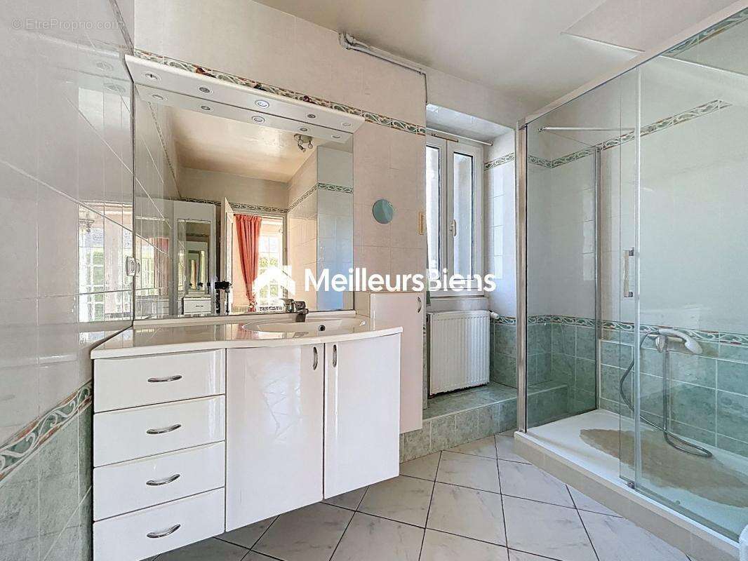 Maison à MONTREUIL-LE-GAST