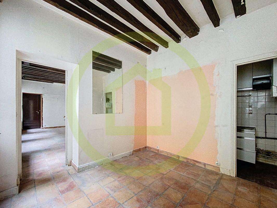 Appartement à PARIS-3E