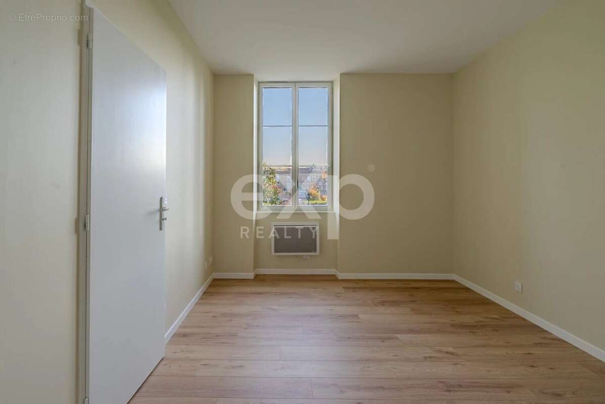 Appartement à SALLES