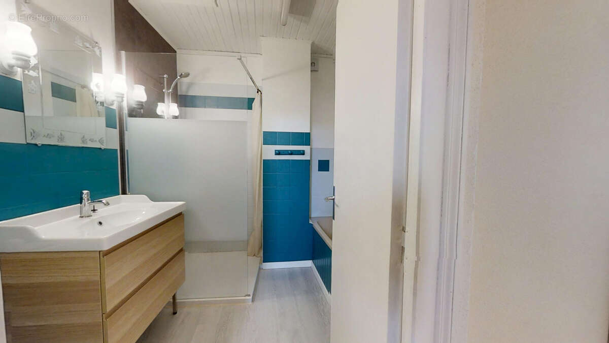 Maison à MONTREGARD