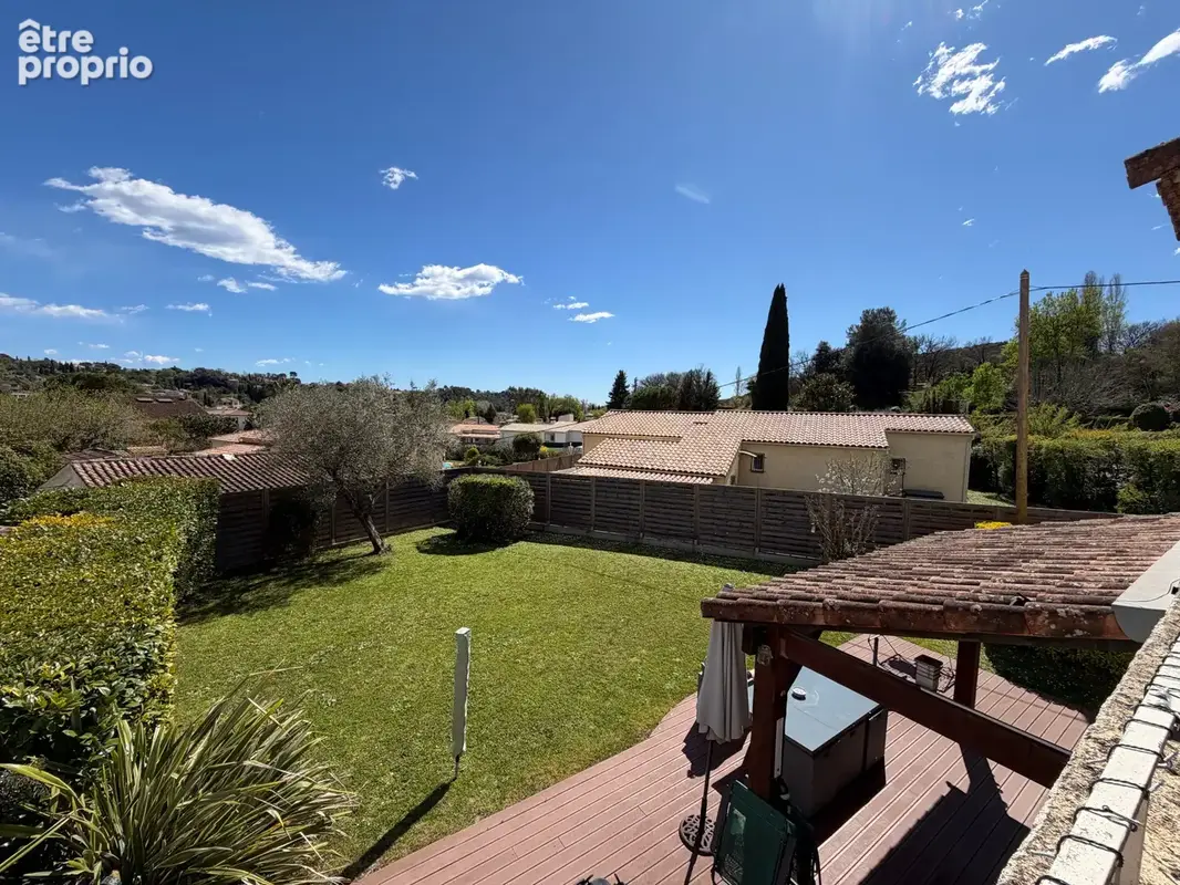 Villa 6 pièces de 132m2 avec jardin dans domaine fermé avec piscine au calme absolu. - photo 16