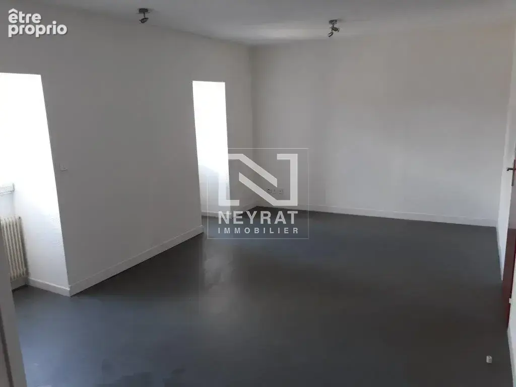 Appartement type 3 65.27 m2 avec cave et 2 garages VENDUS LOUES - photo 2