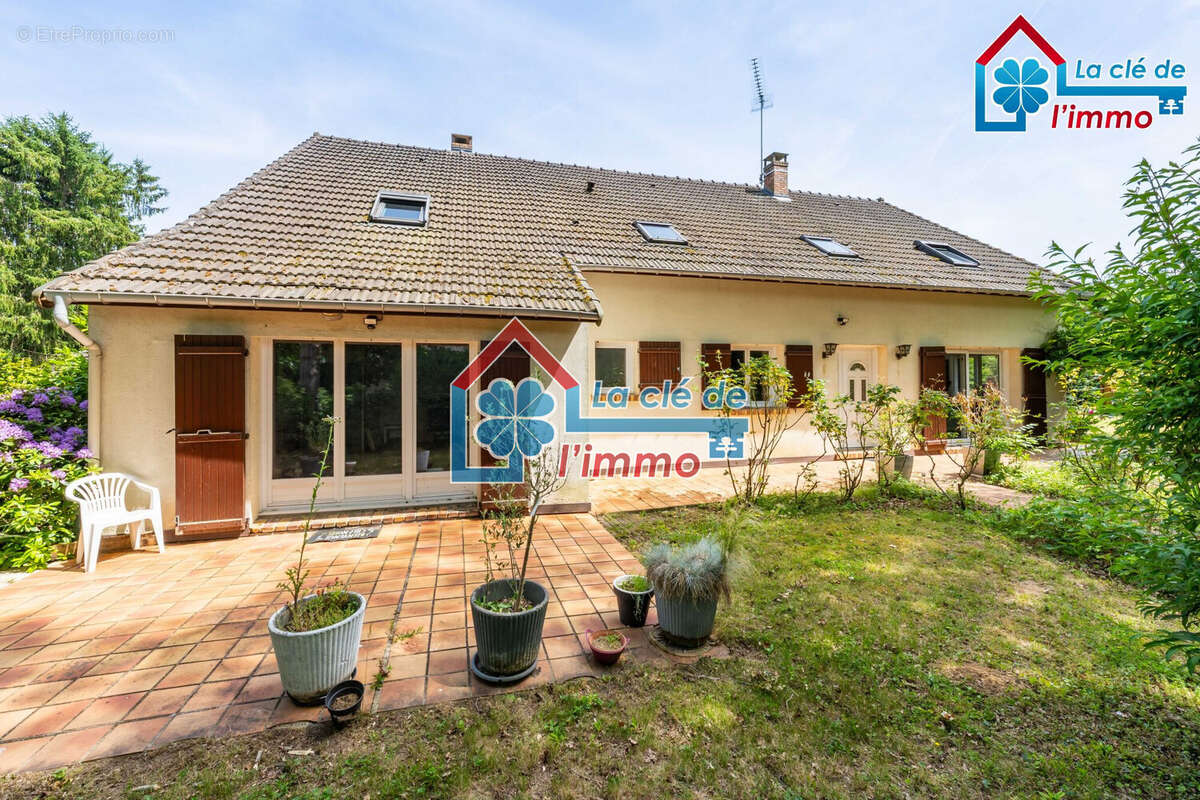 Maison 263 m² à Saint-Sauveur-Sur-Ecole  - photo 2
