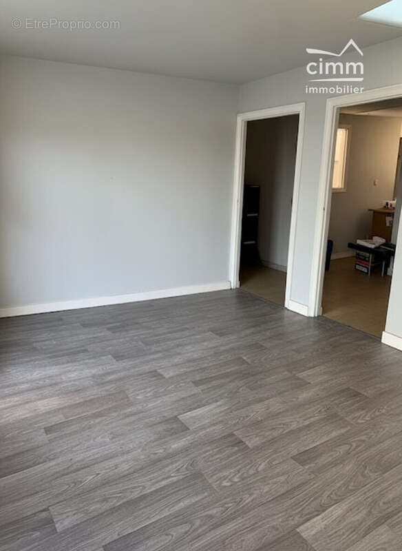 Commerce 840 m² à Tullins  - photo 5