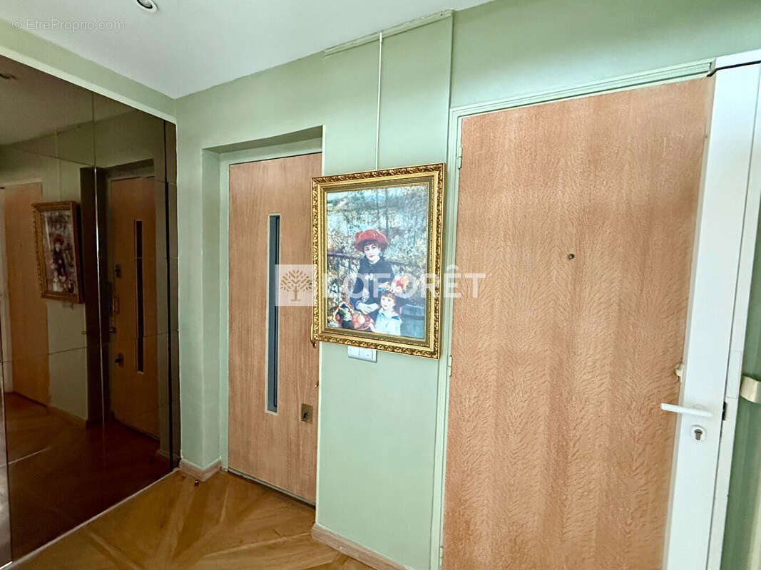 Appartement à MARSEILLE-1E