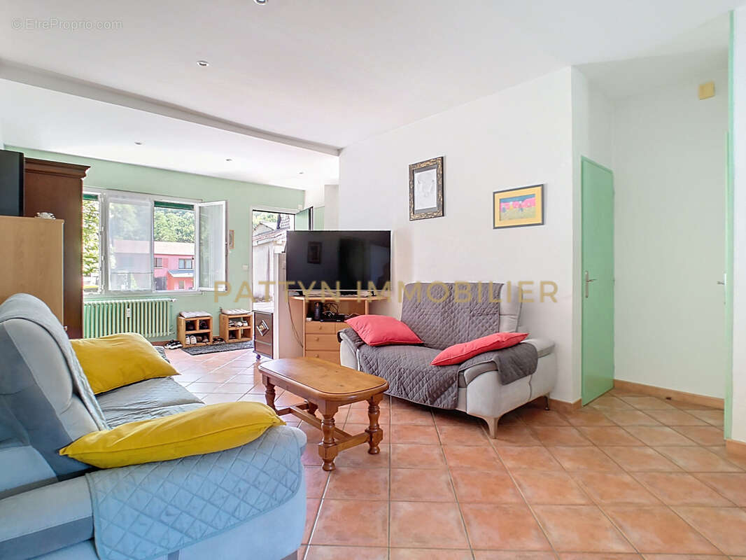 Appartement à NEUVILLE-SUR-SAONE