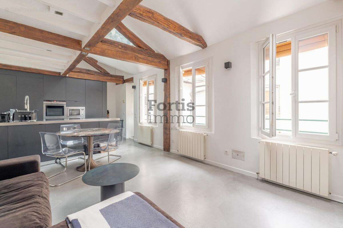 Appartement à PARIS-3E