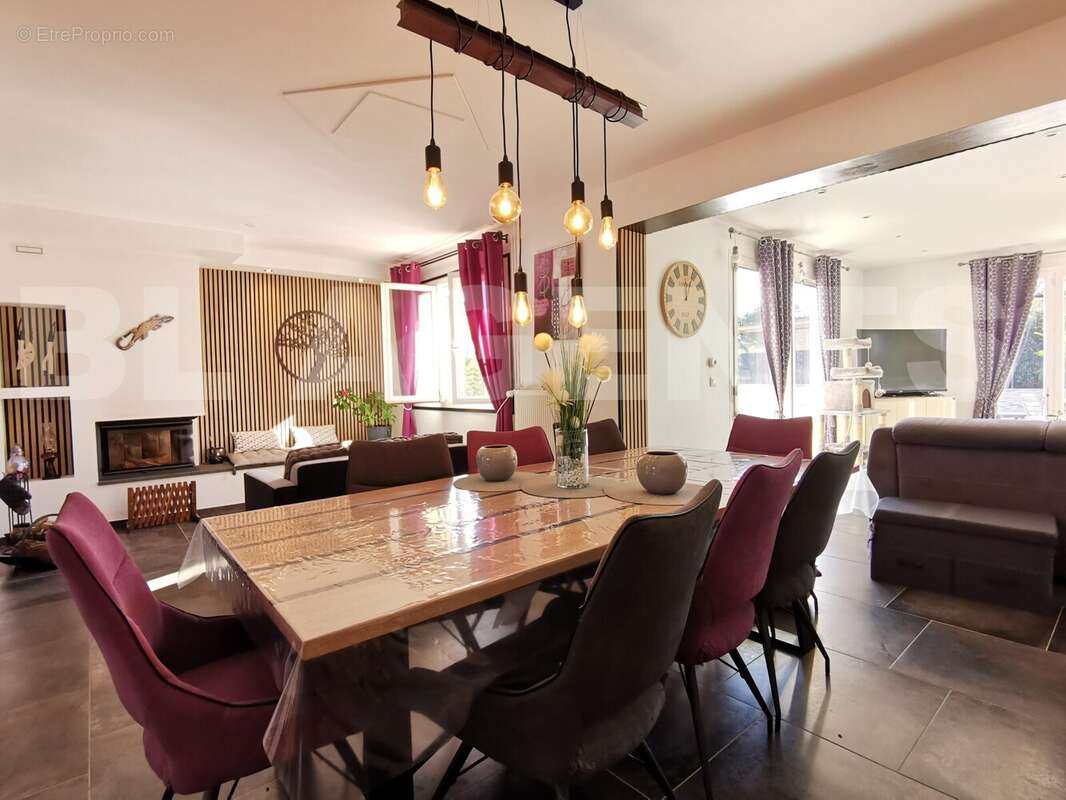 SAM - Maison à PERISSAC