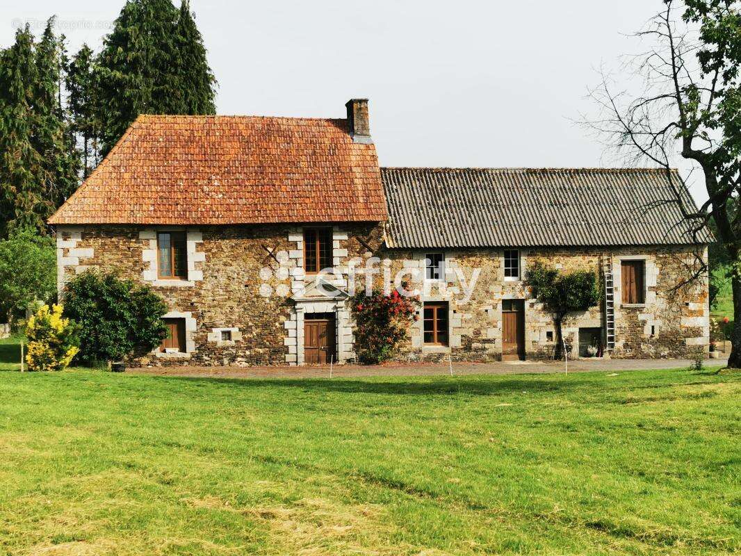 Maison à SAINT-SEVER-CALVADOS