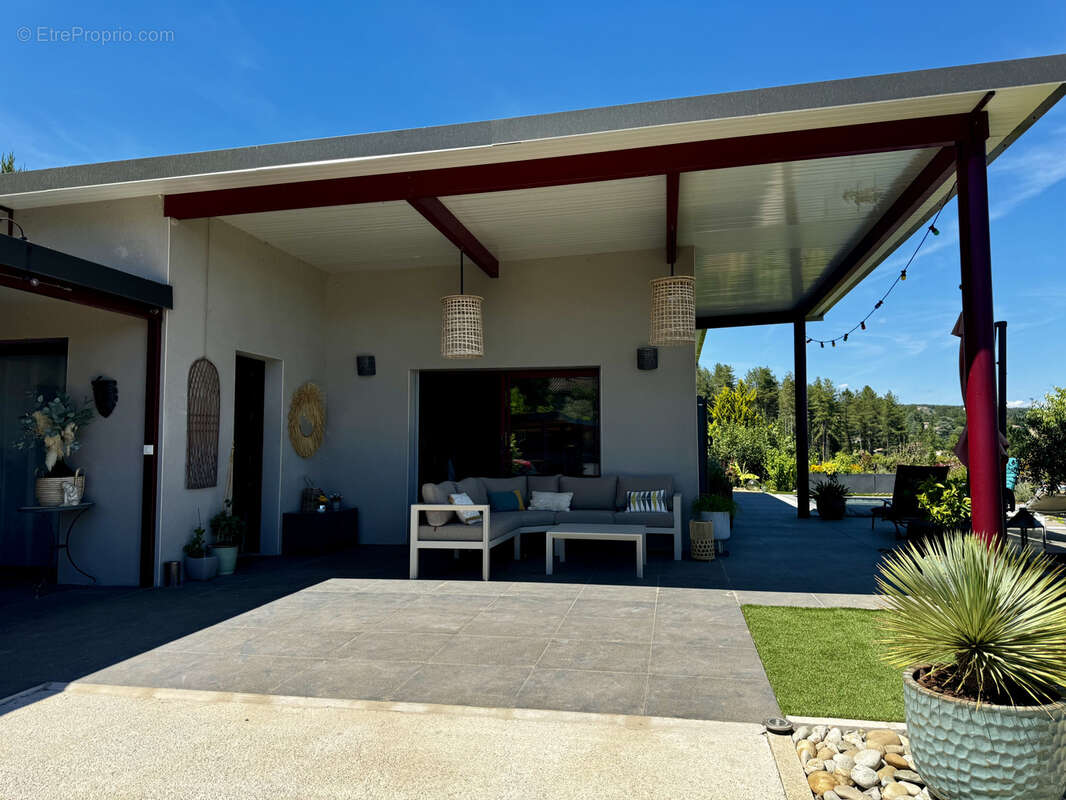 Atypique Plain-pied Contemporain avec Terrasses, Piscine et Vue… - photo 28