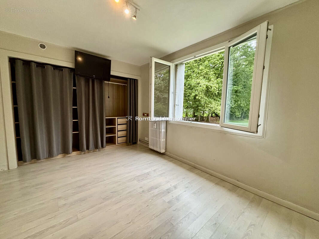 Appartement à LA CELLE-SAINT-CLOUD