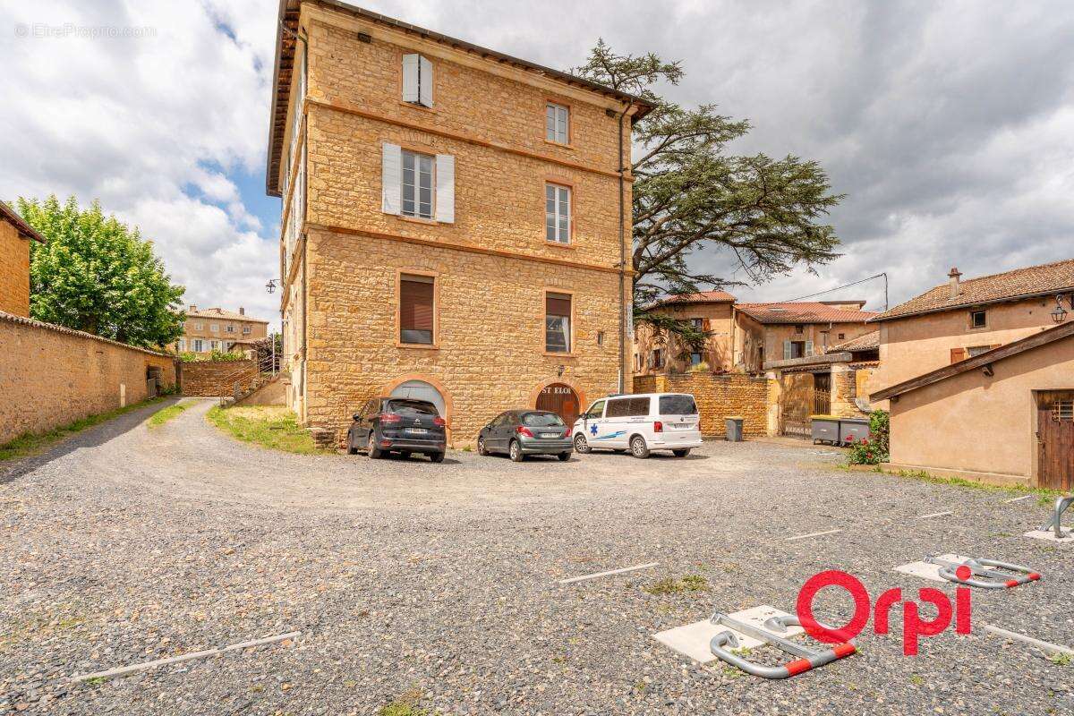 T2 rénové de 40 m² dans une bâtisse en pierres dorées - photo 11