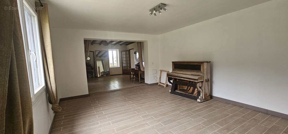 Maison de caractère, 288m2 hab. au cœur du village - photo 8