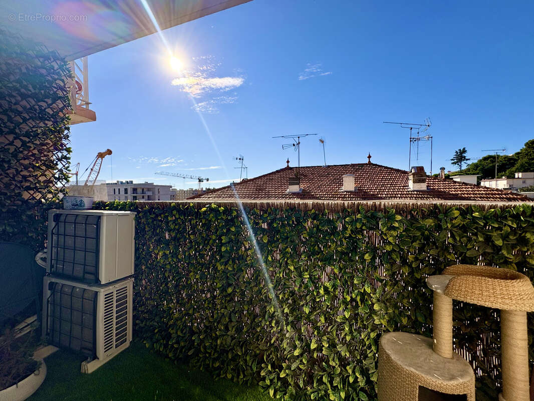 Appartement à SAINT-LAURENT-DU-VAR