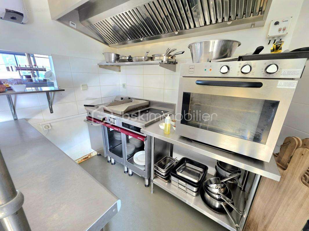 Commerce à SAINT-PAUL-TROIS-CHATEAUX