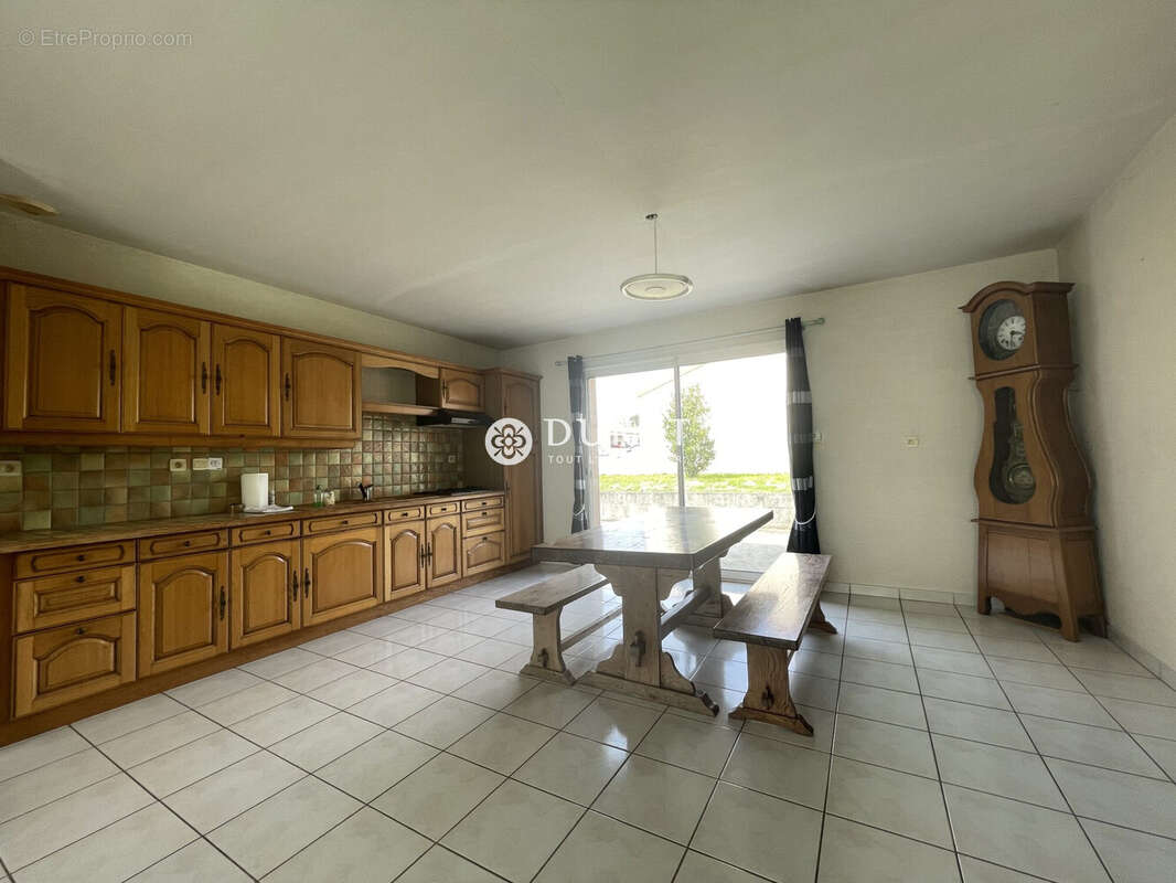 Maison à SAINT-MACAIRE-EN-MAUGES