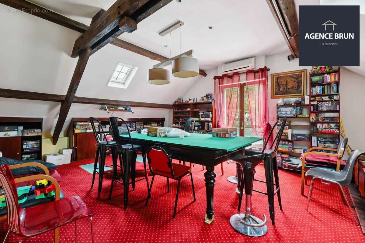 Maison à CHENNEVIERES-SUR-MARNE