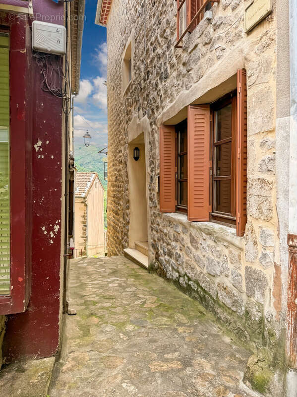 Maison à ANTRAIGUES-SUR-VOLANE