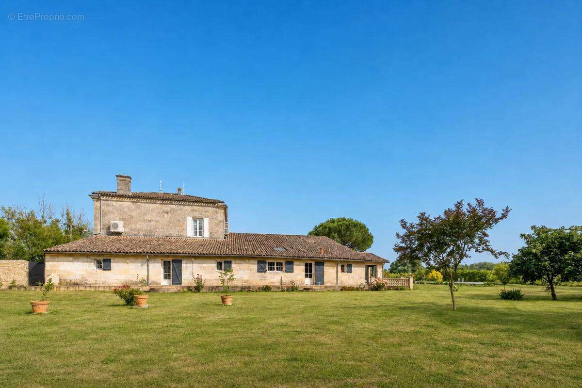 Maison à AMBES