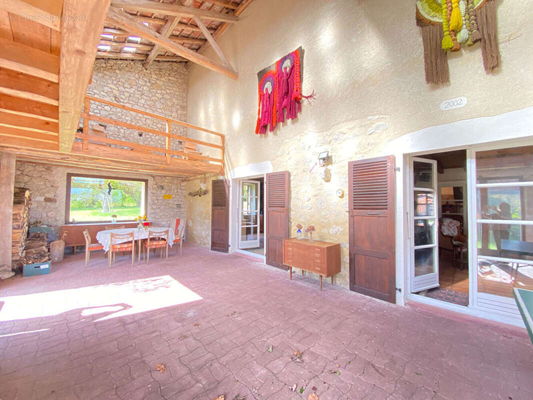 Maison à INJOUX-GENISSIAT