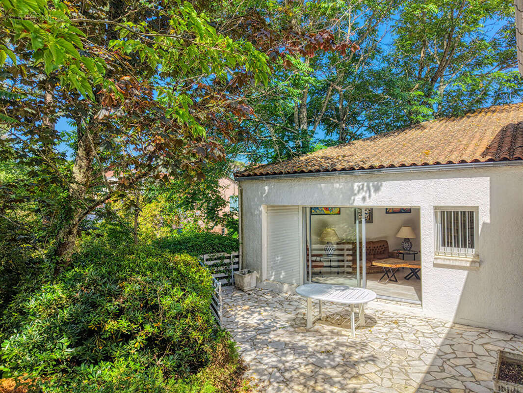 ROYAN - Magnifique Maison dans le Quartier Emblématique du Parc, à 300m de la Plage ! - photo 4