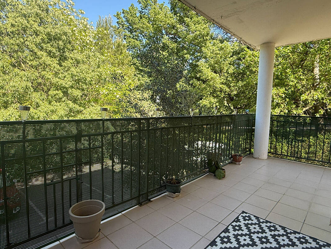 Appartement à LA ROQUE-D'ANTHERON