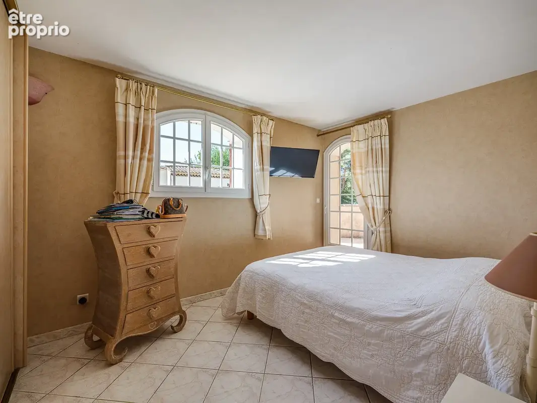 600m de l'eglise de Mazargues, MAISON 190m2 6 chambres, PISCINE et GARAGE, au CALME absolu - photo 10