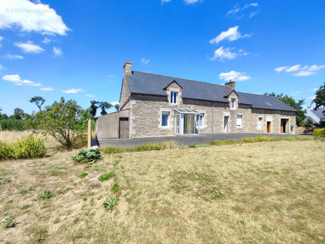 Maison à SAINT-TRIMOEL