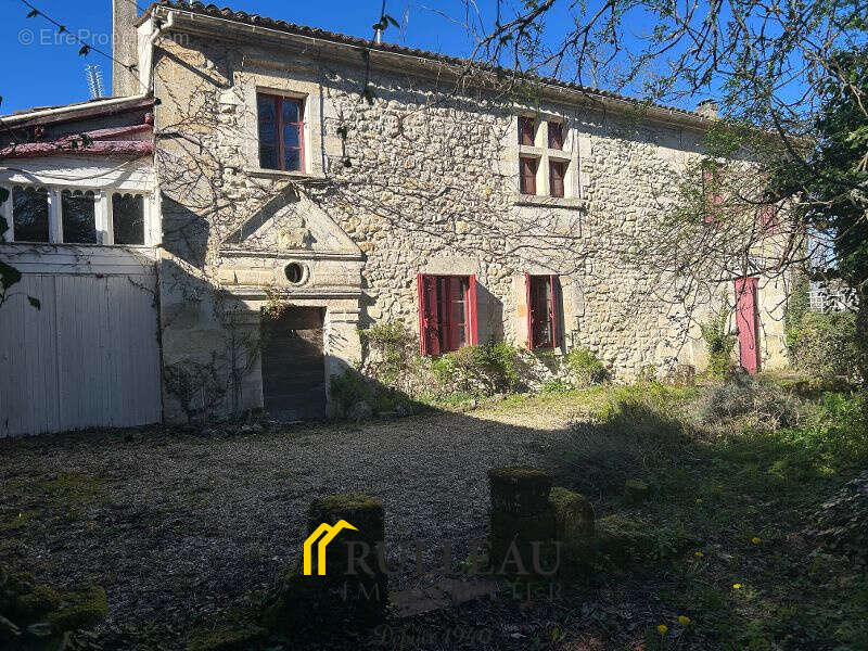 Maison à CIVRAC-DE-BLAYE
