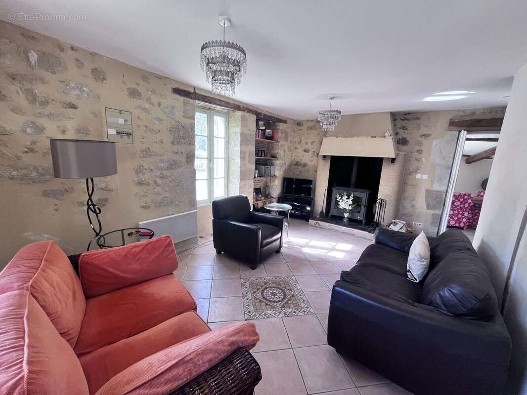 Maison à SAINT-COLOMB-DE-LAUZUN