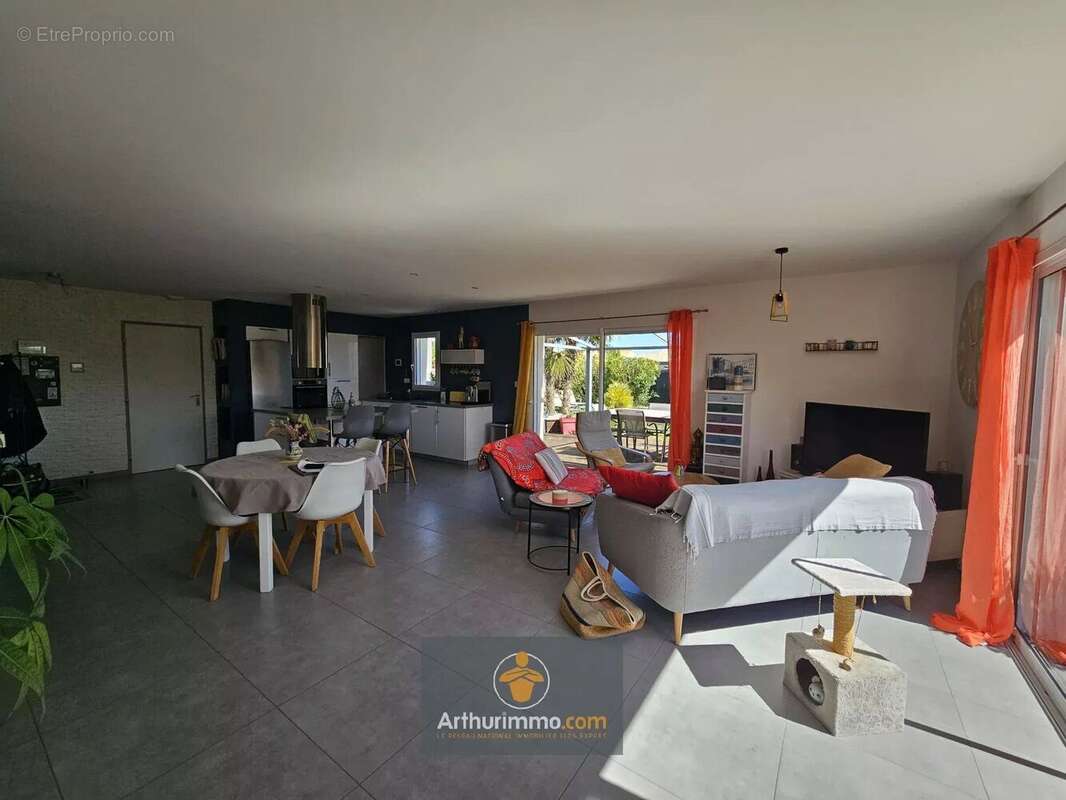 Maison à SAINT-JEAN-DE-LIVERSAY