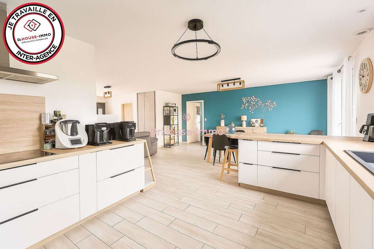 Maison à SAINTE-NEOMAYE