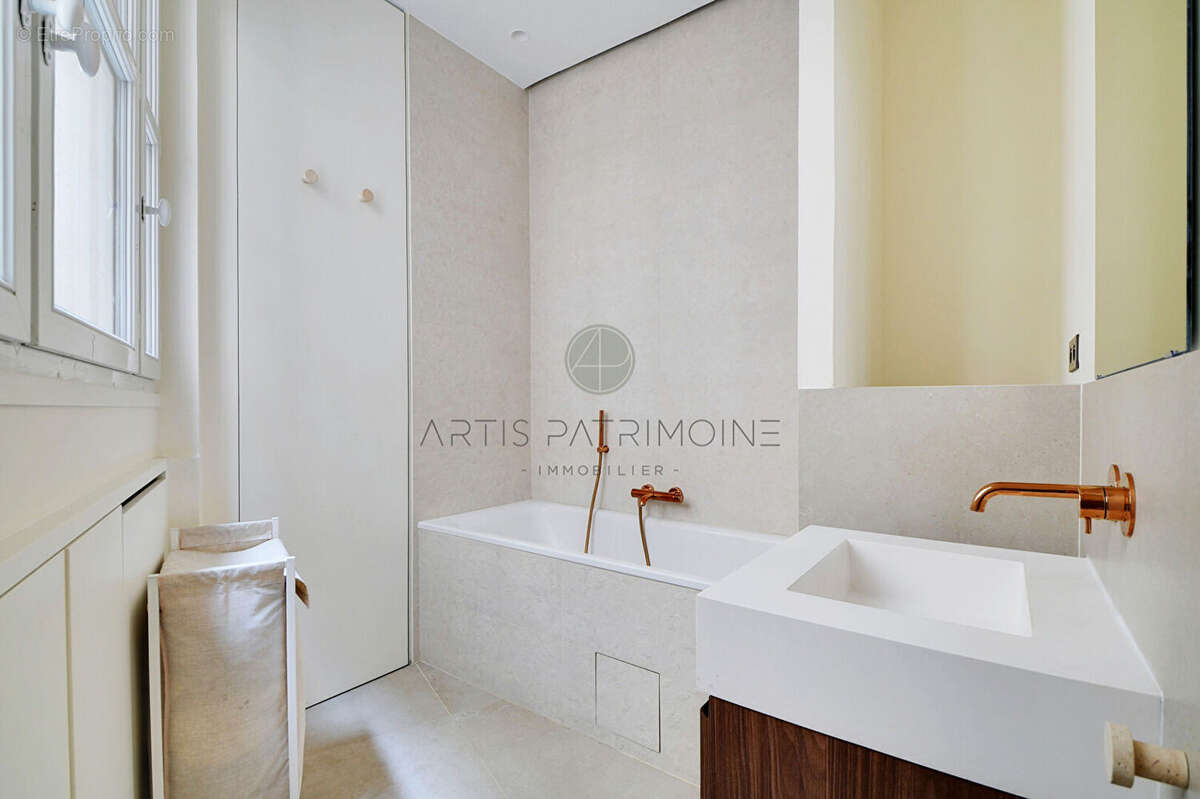 Appartement à PARIS-7E