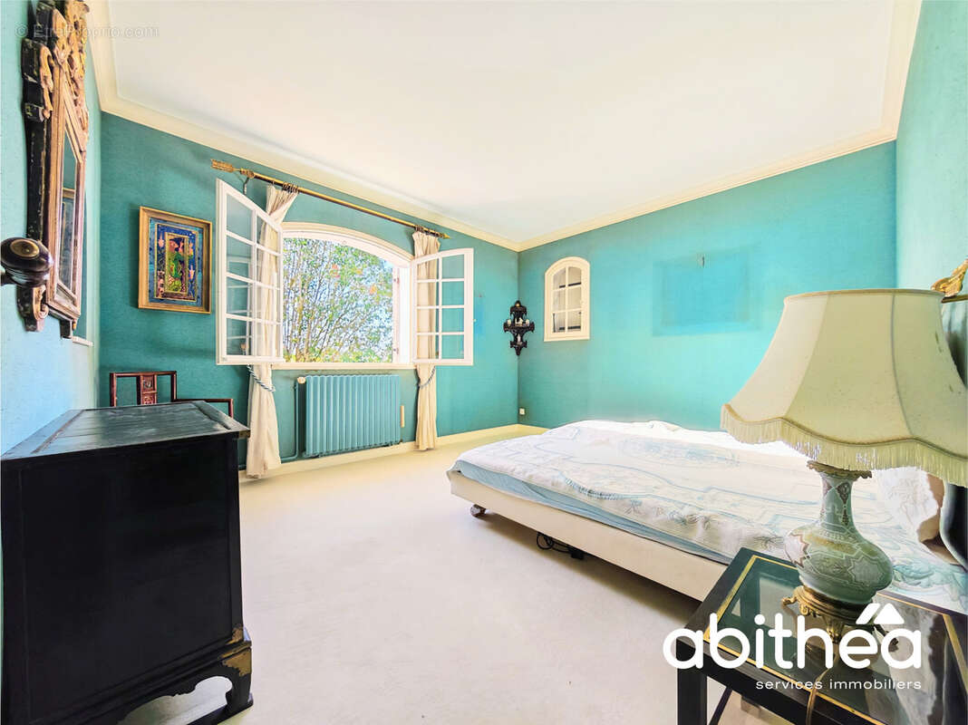L’élégance d’une maison bourgeoise, les volumes d’une demeure familiale : 250 m2 à découvrir - photo 6