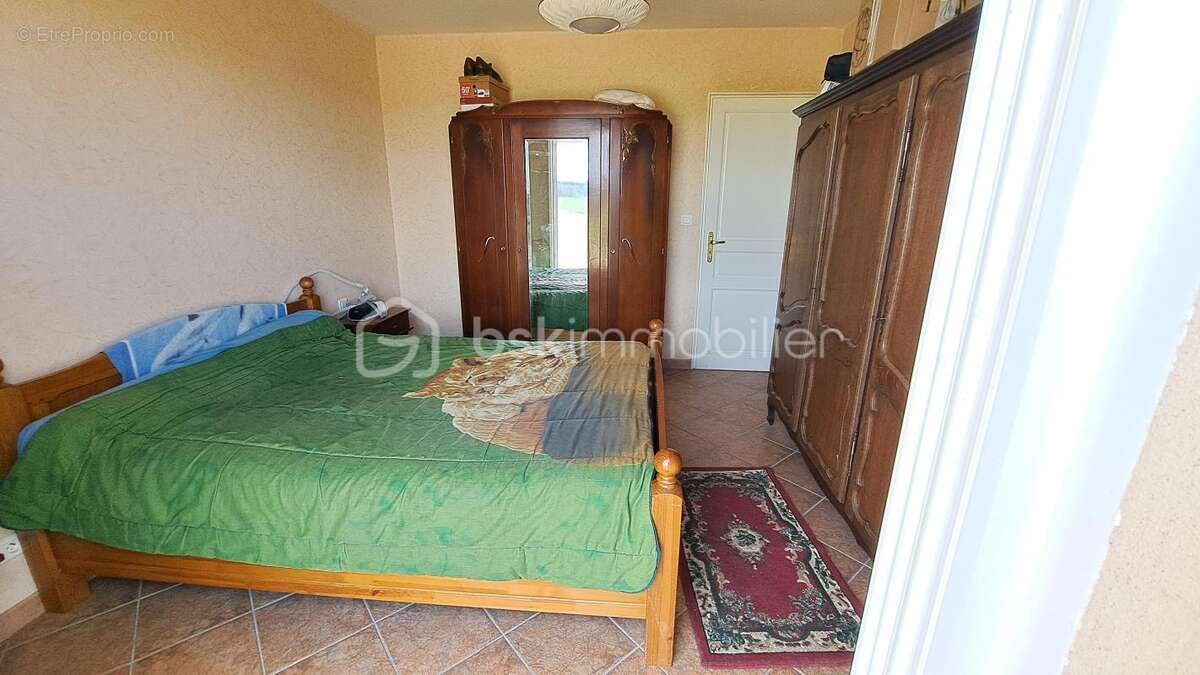 Maison à LA CHAPELLE-GONAGUET