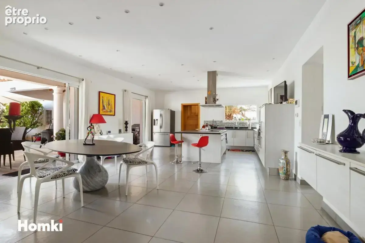 Maison/Villa T5 de 210 m² à Le Cannet-des-Maures 83340 - photo 3