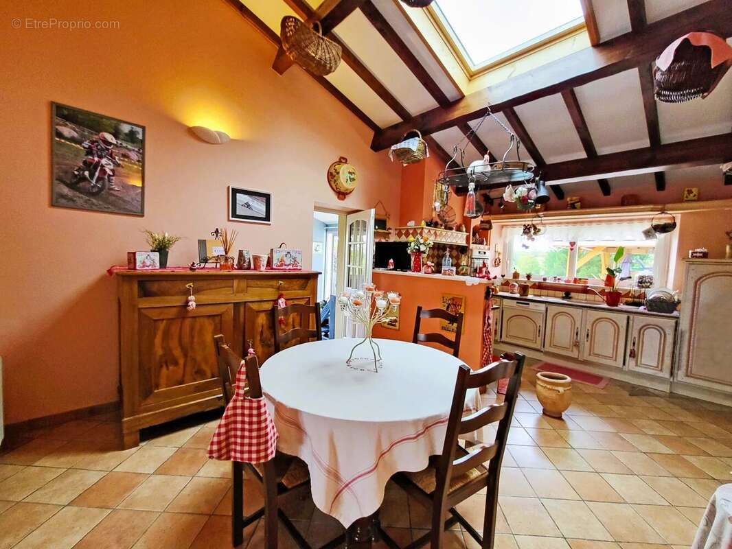 Maison à SAINT-FORT-SUR-LE-NE