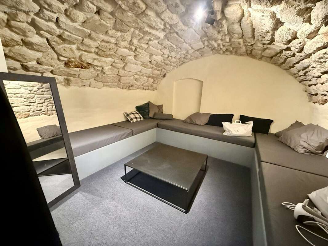 Commerce à PARIS-2E