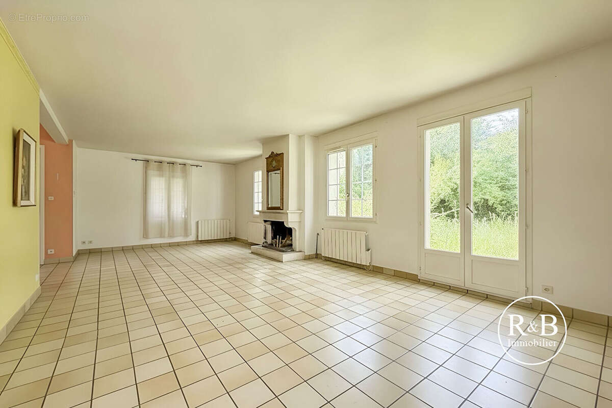 Maison à LES CLAYES-SOUS-BOIS